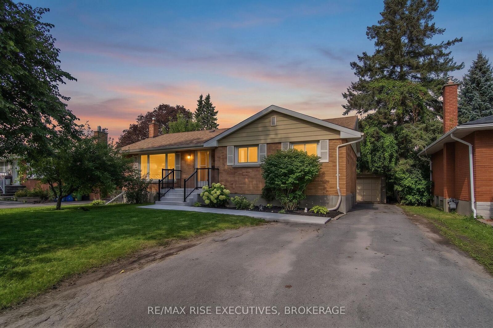 Property Photo:  339 Arrowhead Place  ON K7M 3L4 