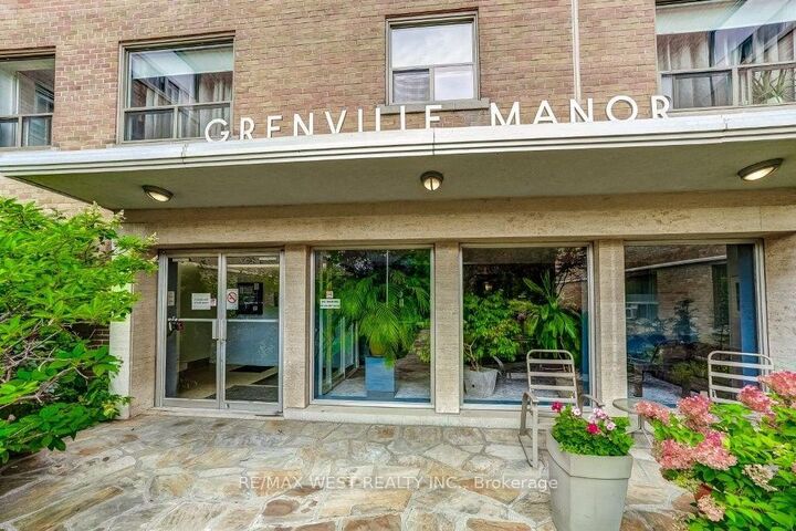 Property Photo:  2000 Bloor Street W 203  ON M6P 3L2 