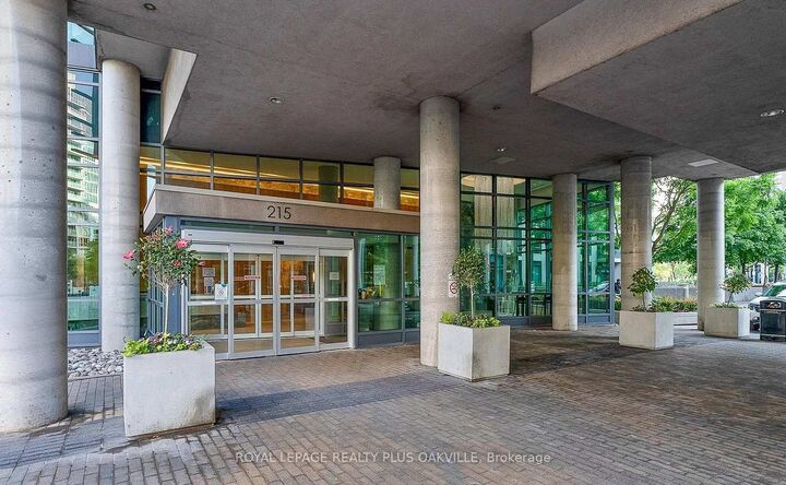 Property Photo:  215 Fort York Boulevard 2807  ON M5V 4A2 