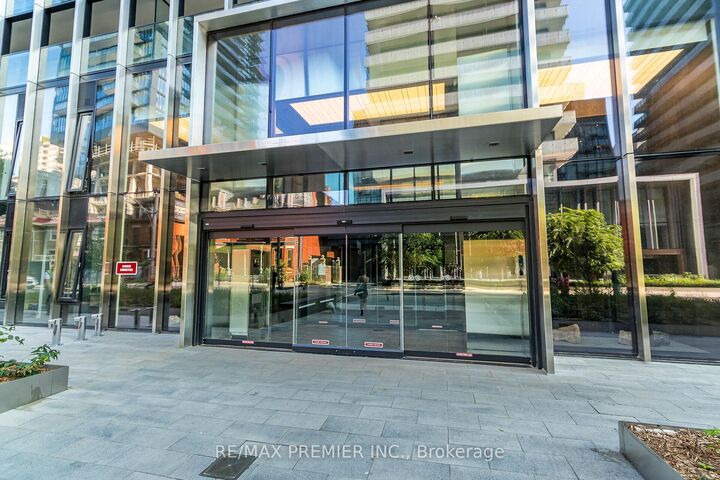 Property Photo:  55 Charles Street E 3904  ON M4Y 0J1 