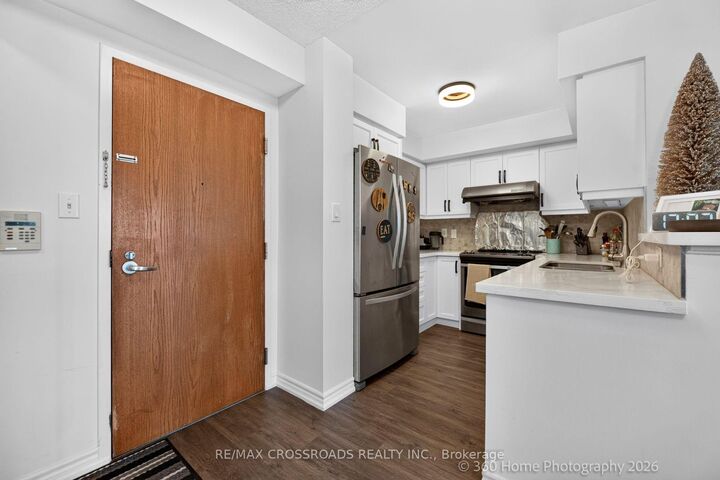 Property Photo:  23 Lorraine Drive 1506  ON M2N 6Z6 