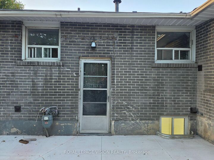 Property Photo:  706 Leaside Street Bsmt 1  ON L1W 2X1 