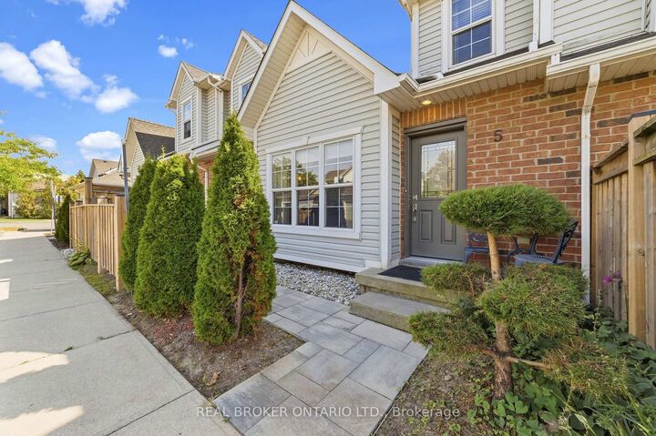 Property Photo:  1085 Harrogate Drive 5  ON L9K 7R2 