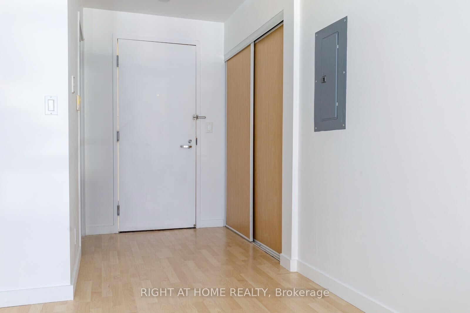 Property Photo:  1005 King Street W 215  ON M6K 3M8 