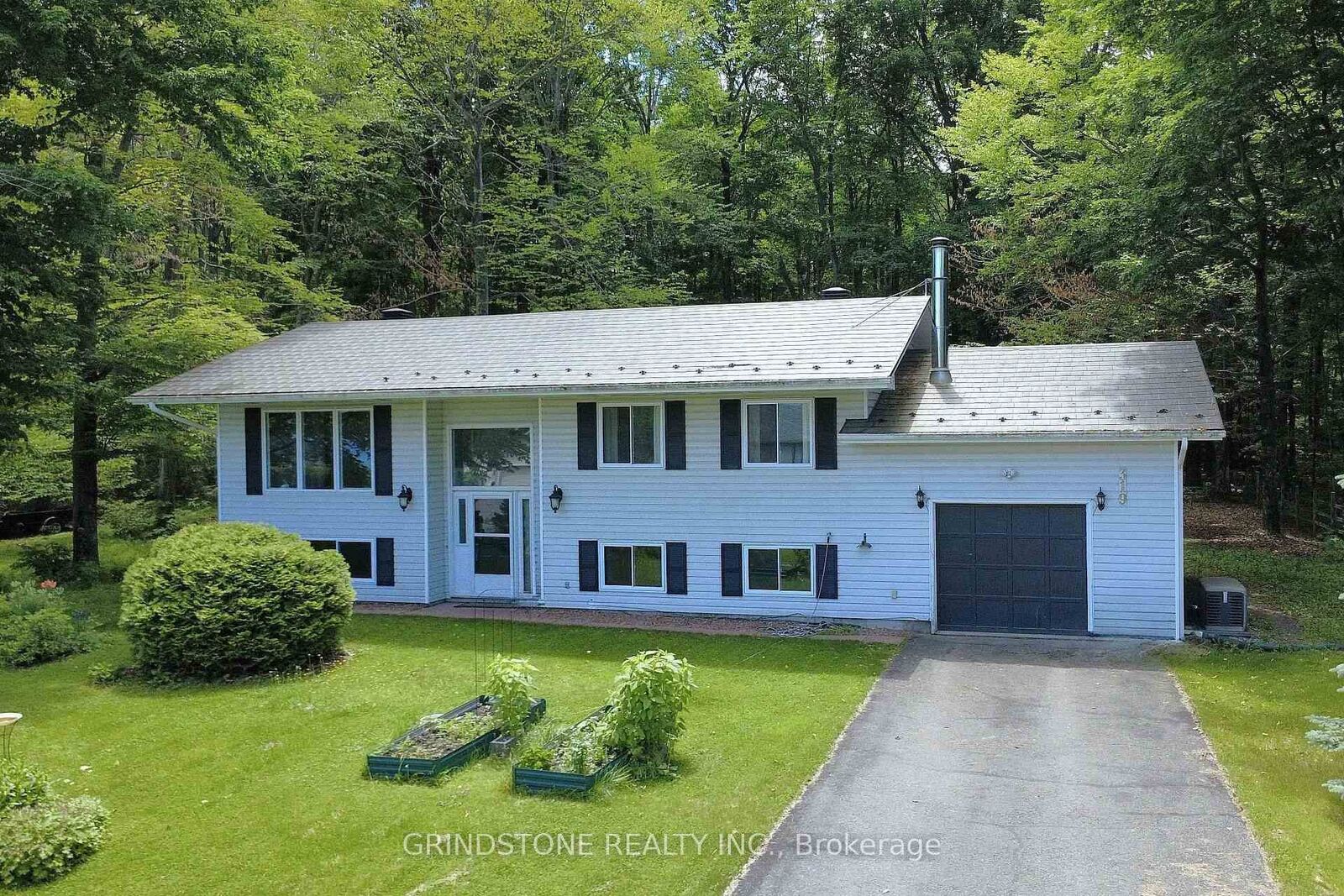 Property Photo: 319 Riverwood Drive ON K0A 3M0