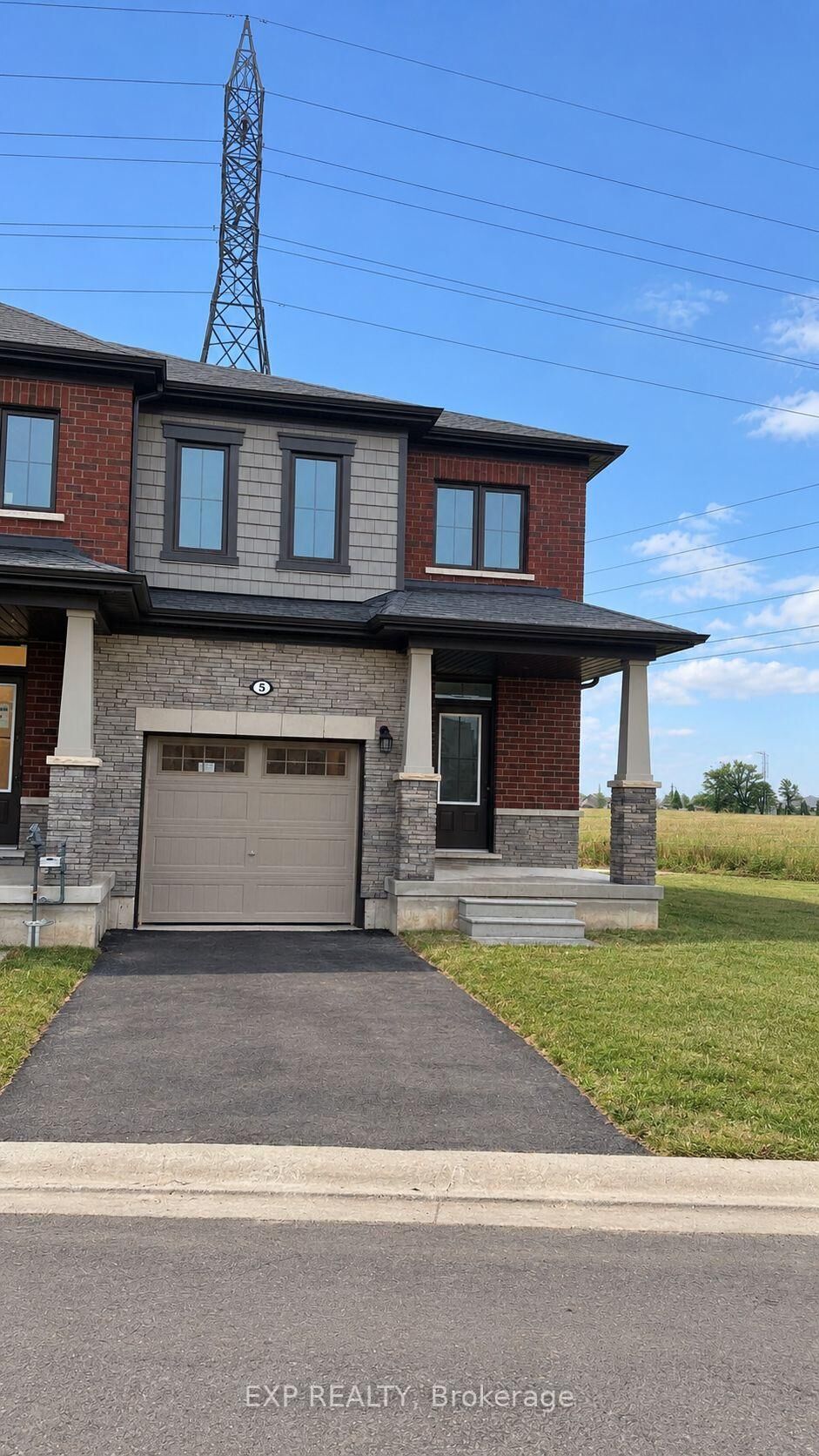 Property Photo:  15 Peach Street 5 #Upper  ON L2V 0P5 