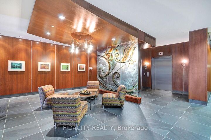 Property Photo:  320 McLeod Street 302  ON K2P 1A3 