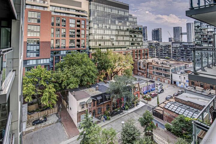 Property Photo:  525 Adelaide Street W 1020  ON M5V 0N7 