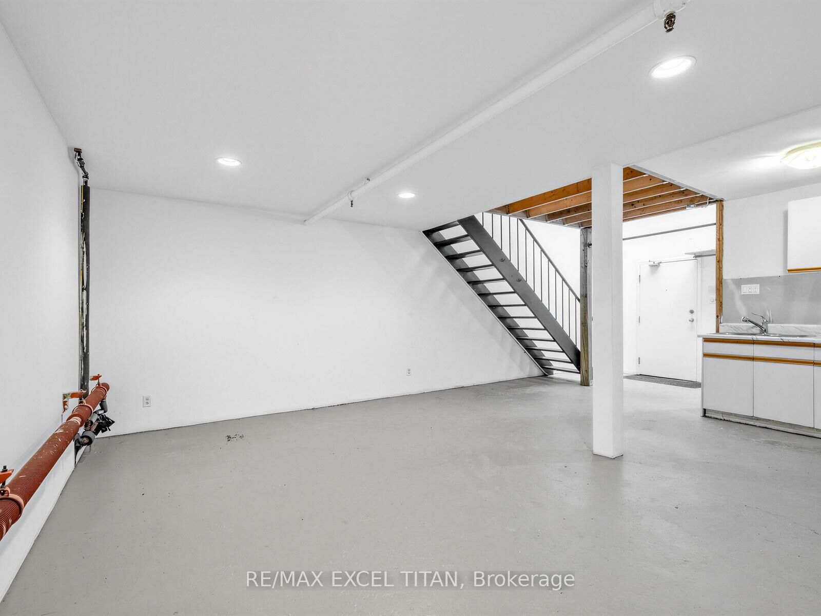 Property Photo:  221 Sterling Road E 202  ON M6P 3L4 