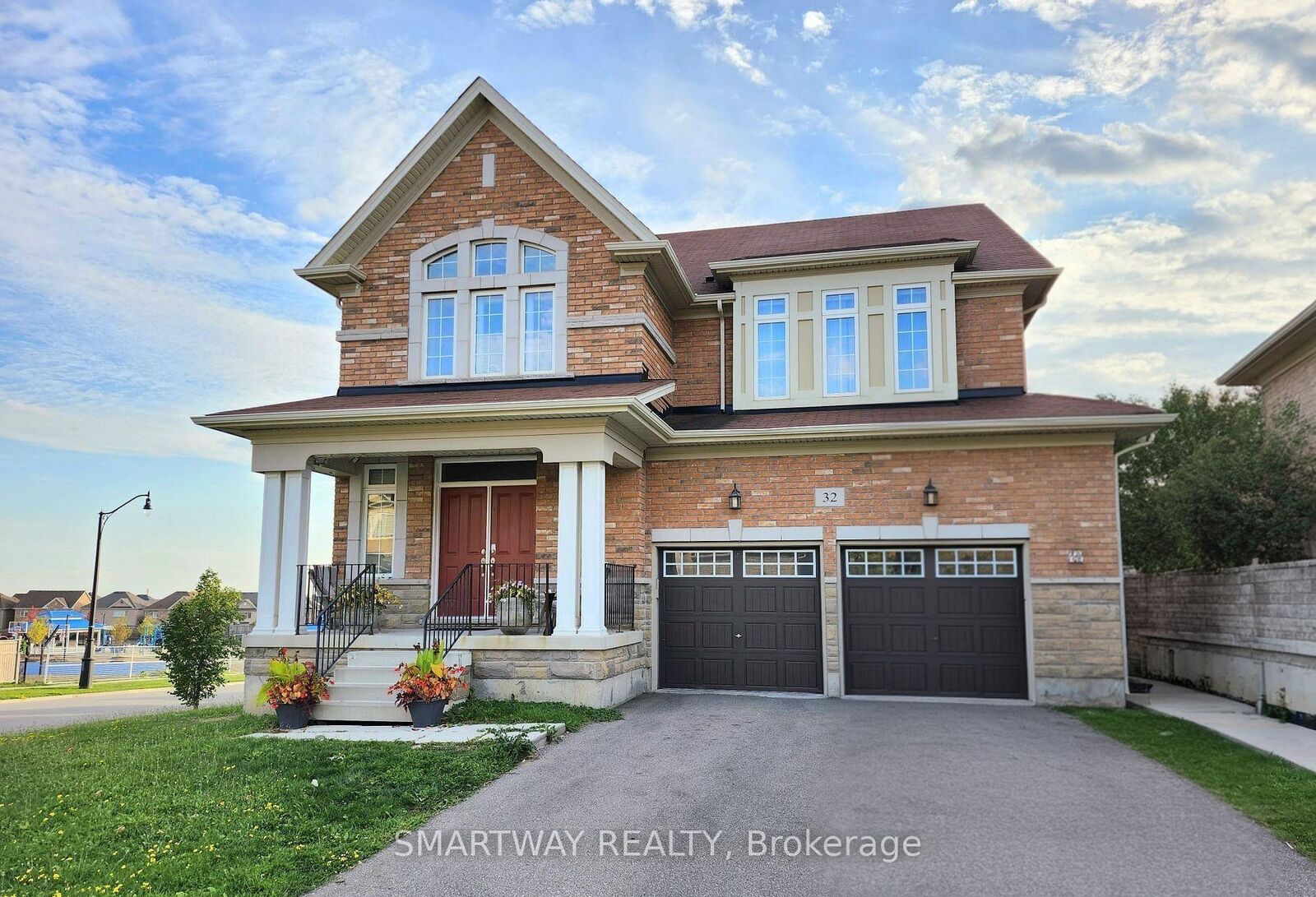 Property Photo:  32 Monkton Circle  ON L6Y 0X7 