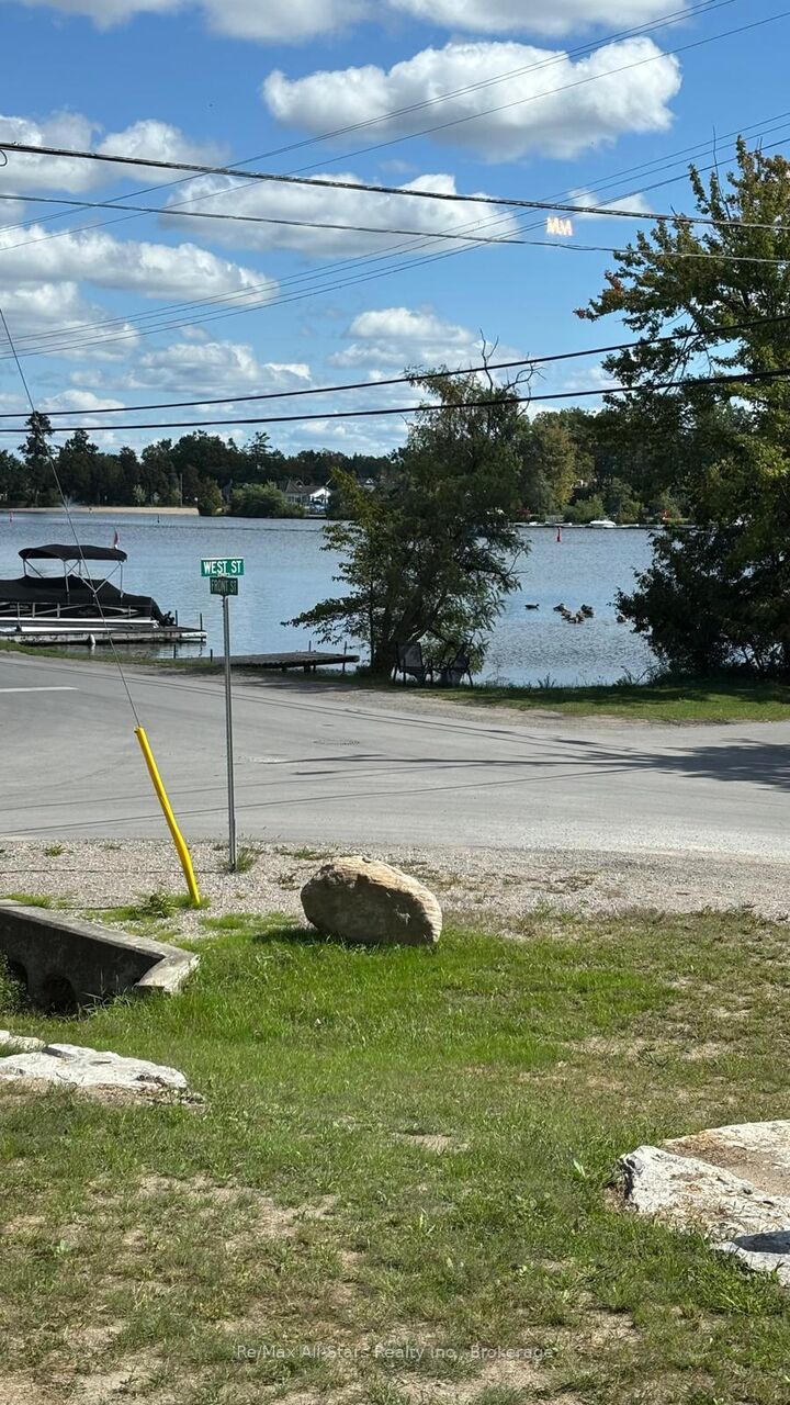 Property Photo:  195 Front Street W B  ON K0M 1A0 