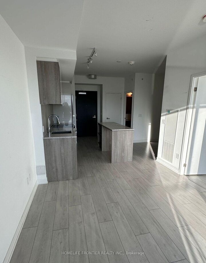 Property Photo:  31 Tippett Road 1213  ON M3H 0C8 