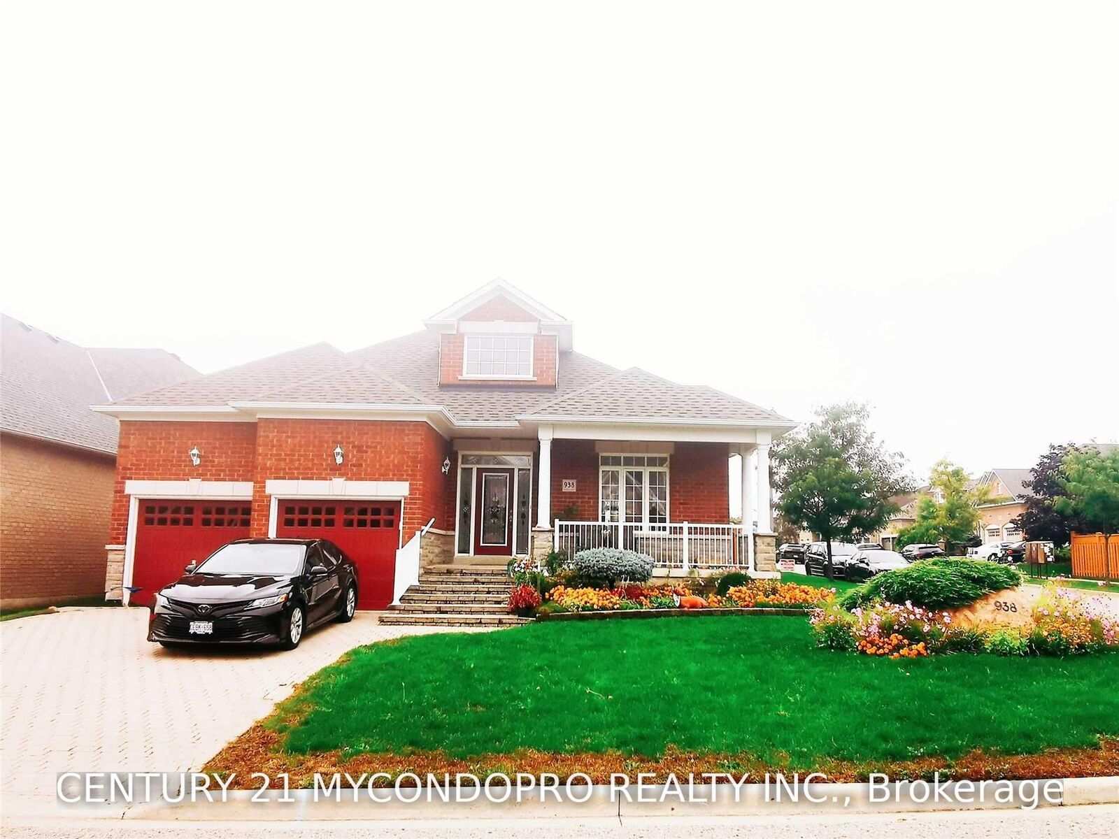 Property Photo:  938 Red Deer Avenue  ON L1K 0C4 
