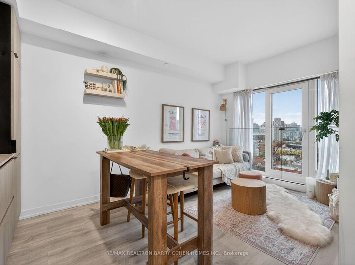 Property Photo:  2 Augusta Avenue Ph3  ON M5V 0T3 