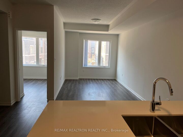 Property Photo:  130 Honeycrisp Crescent 306  ON L4K 0N7 