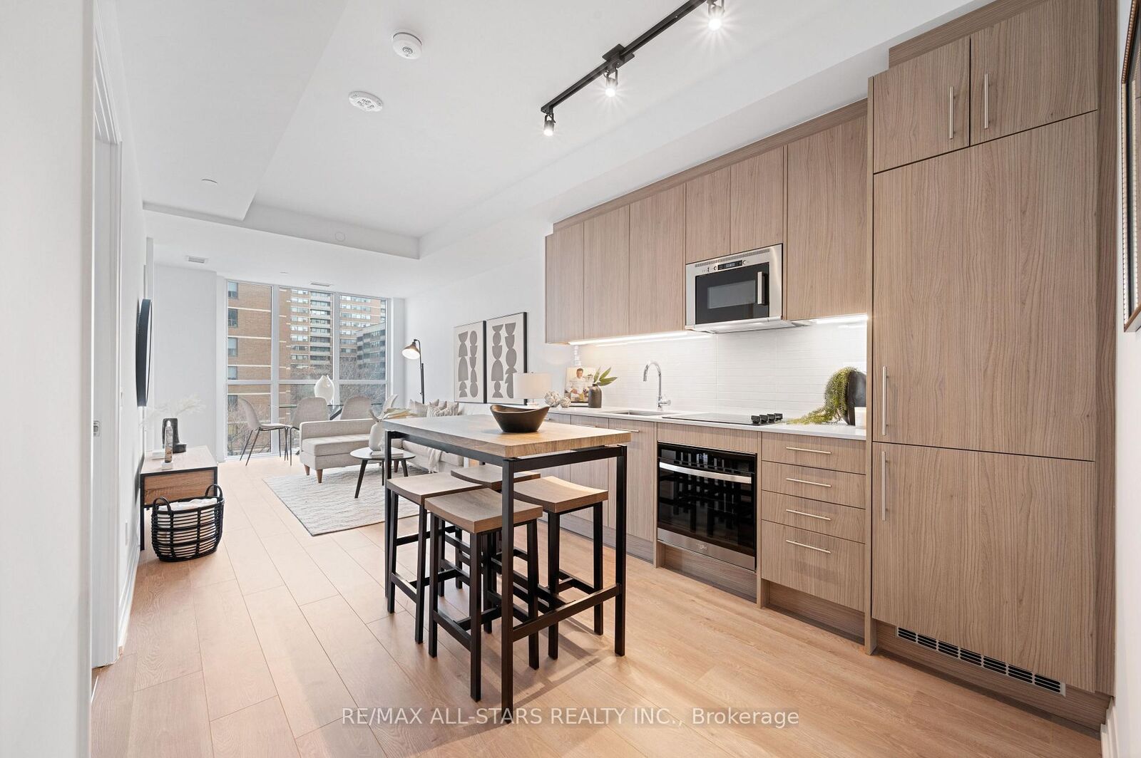 Property Photo:  286 Main Street 408  ON M4C 0B3 