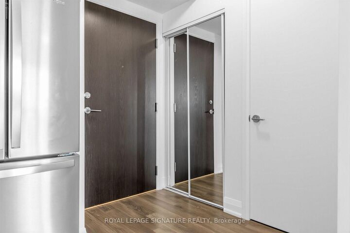 Property Photo:  1461 Lawrence Avenue W 504  ON M6L 0A6 