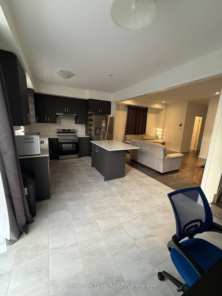Property Photo:  176 Westbridge Avenue  ON L3B 0P4 