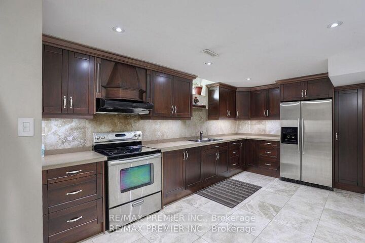 Property Photo:  27 Giovanni Way Lower  ON L4H 1R7 