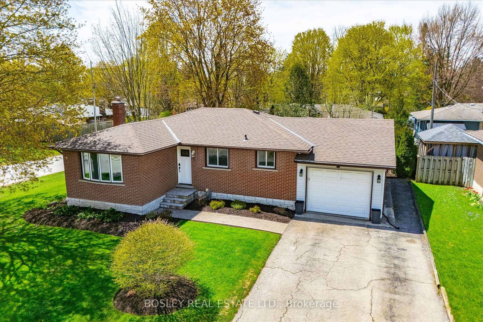 Property Photo:  204 Irvine Street  ON N0B 1S0 
