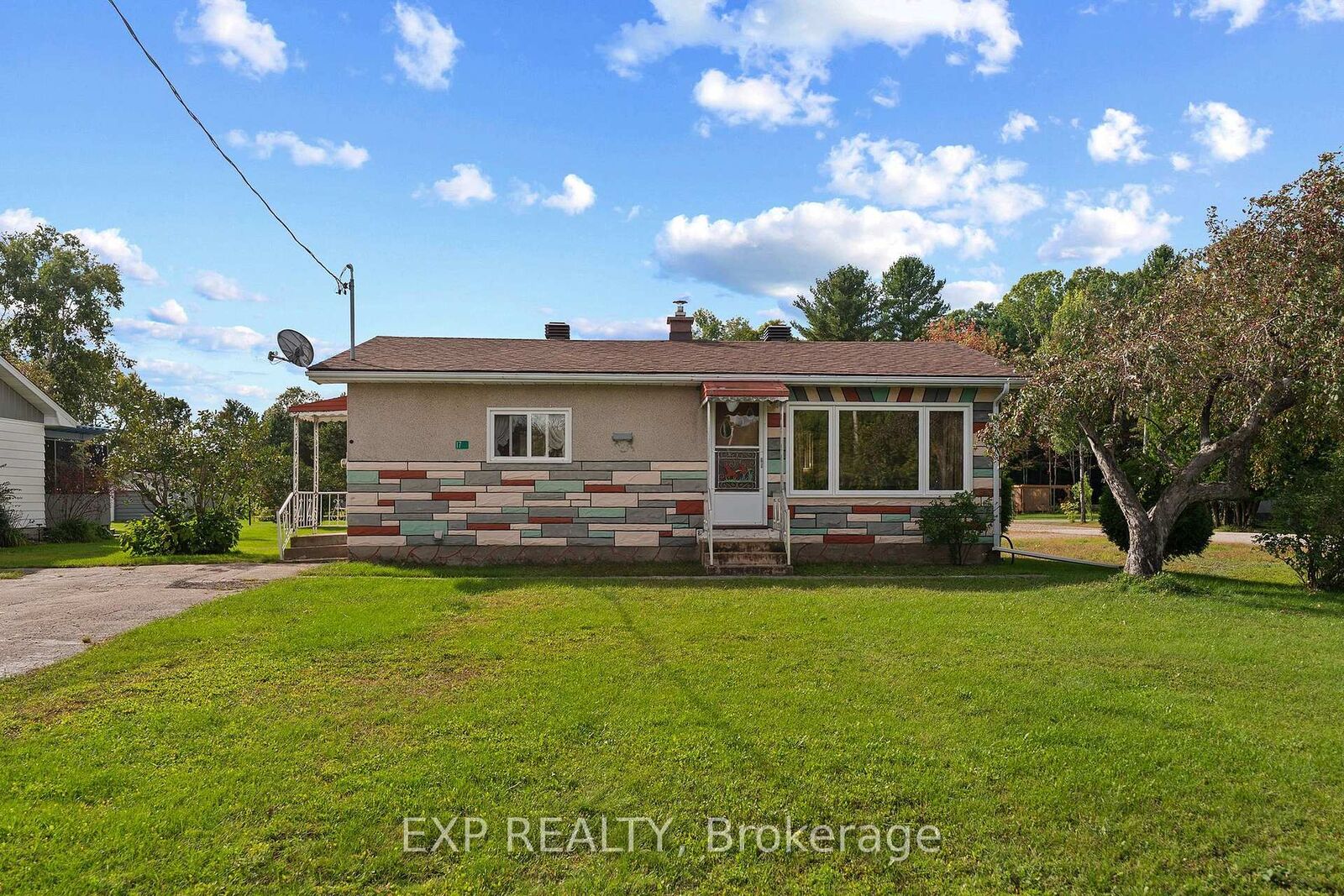Property Photo:  17 Casey Street  ON K0J 1B0 
