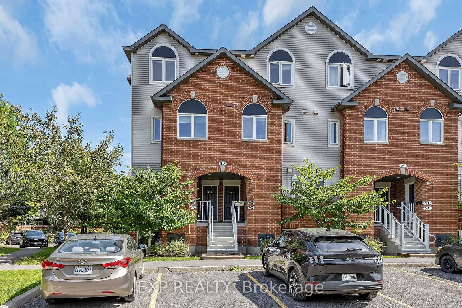 Property Photo: 29 Jardin Private E 295 ON K1K 2V6