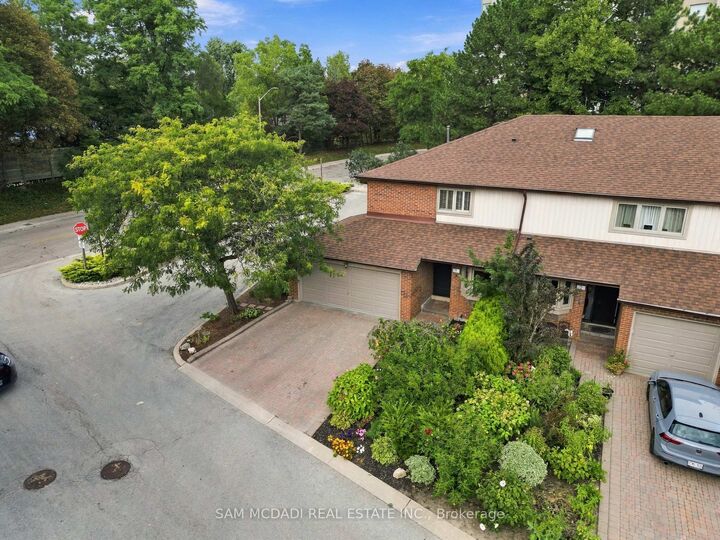 Property Photo:  1160 Walden Circle 1  ON L5J 4J9 