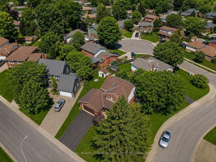 Property Photo:  28 Dixon Crescent  ON L3C 6P4 