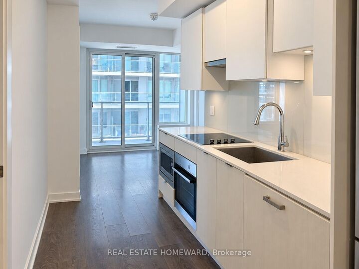 Property Photo: 99 Broadway Avenue 1405 ON M4P 0E3