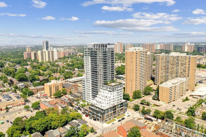 Property Photo:  286 Main Street 1811  ON M4C 0B3 