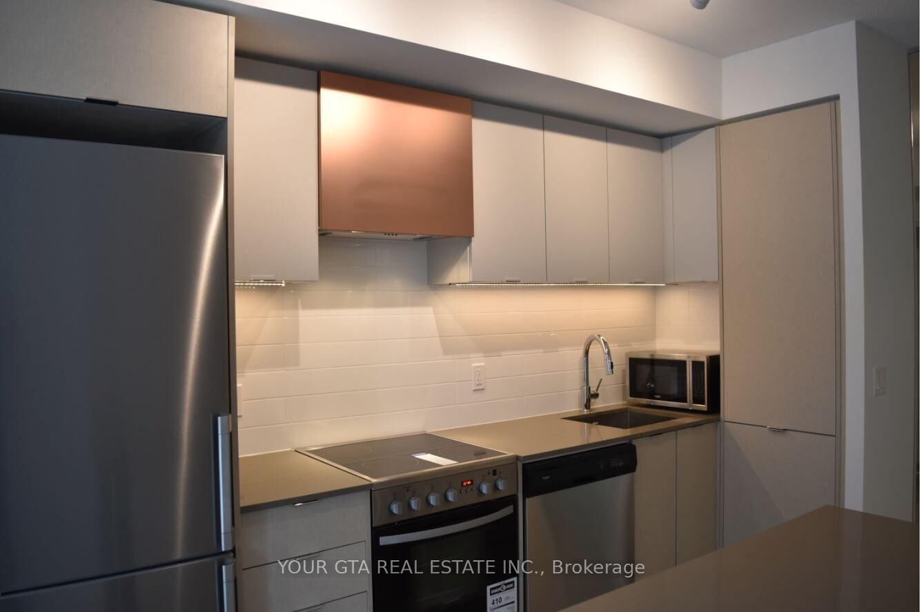 Property Photo:  26 Gibbs Road 446  ON M9B 0E3 