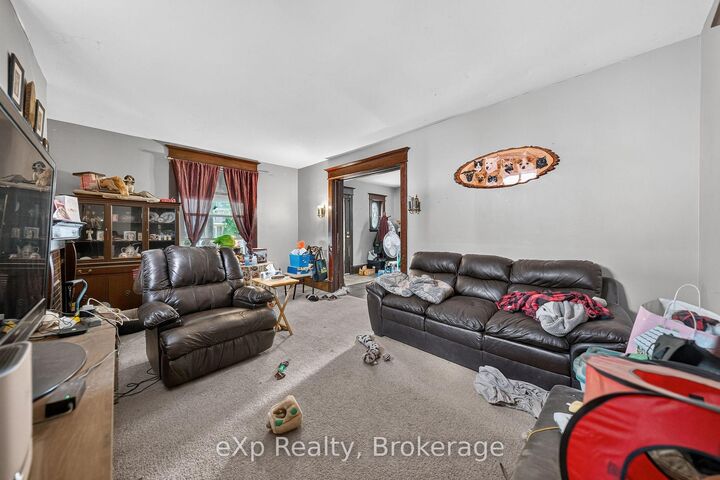 Property Photo:  126 Chatham Street  ON N3S 4G4 