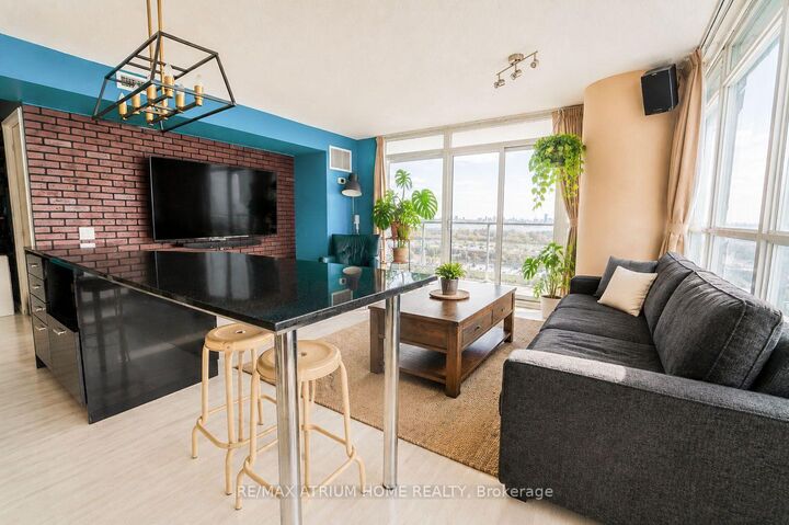 Property Photo: 29 Singer Court 1502 ON M2K 0B3