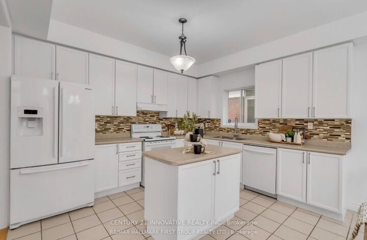 Property Photo:  1649 Sherbrook Drive  ON L1K 2X1 