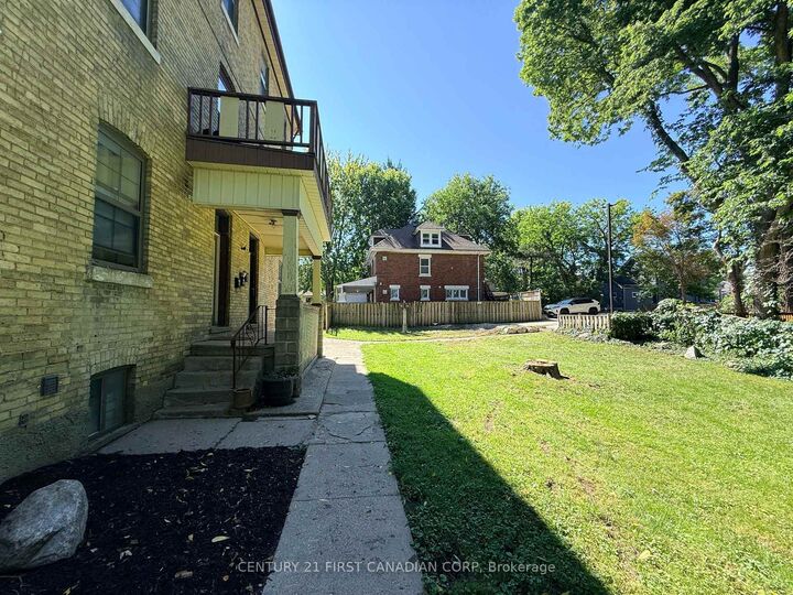 Property Photo:  1 Waverley Place 10  ON N6B 2C3 