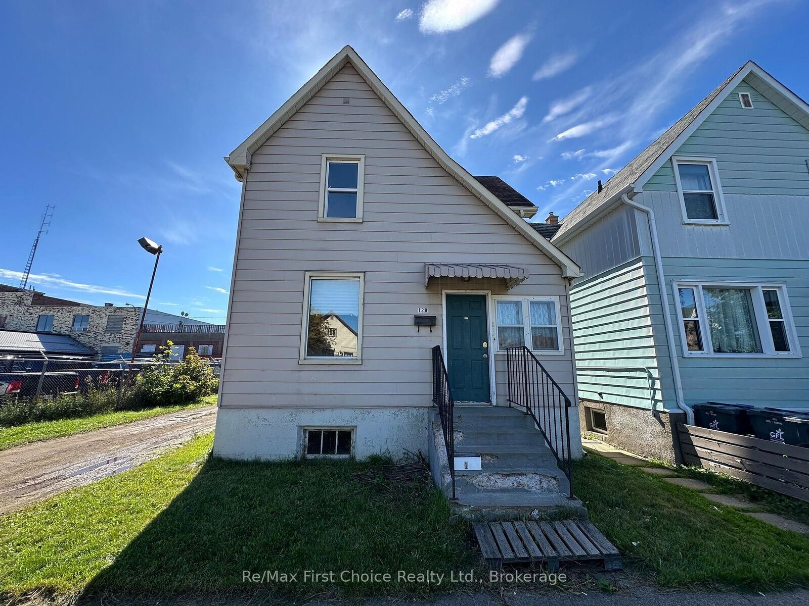 Property Photo:  128 Cumming Street  ON P7C 1N7 