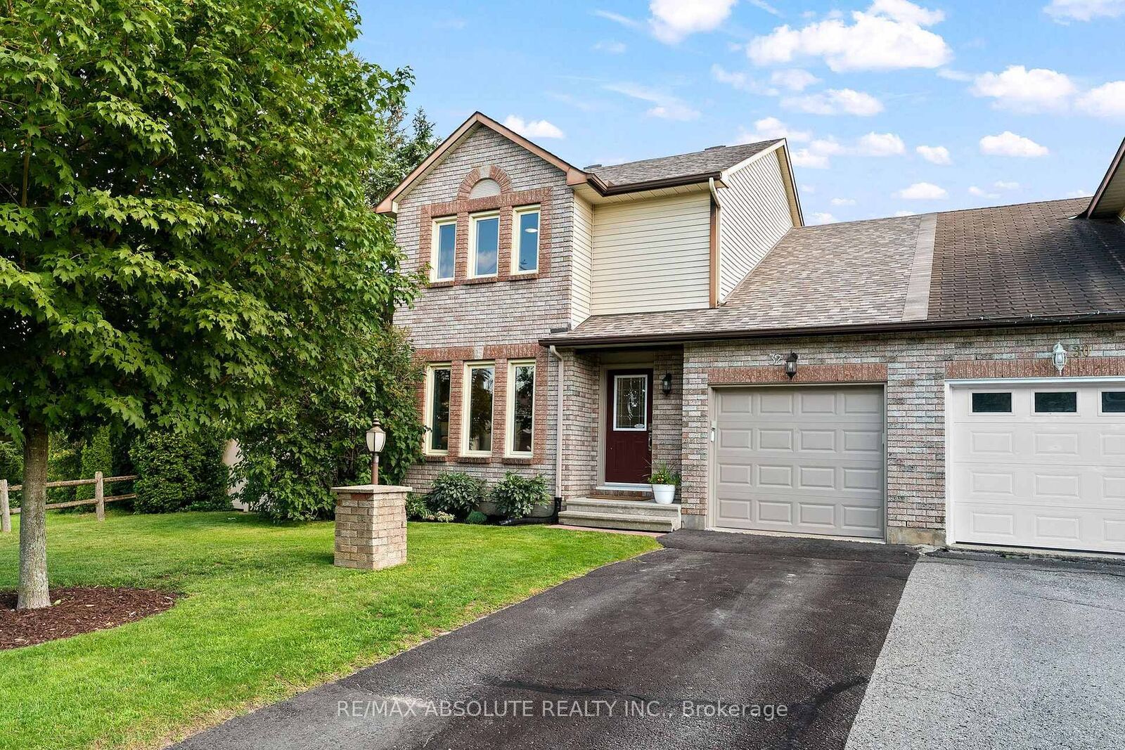 Property Photo:  32 Greer Street  ON K2S 1H7 