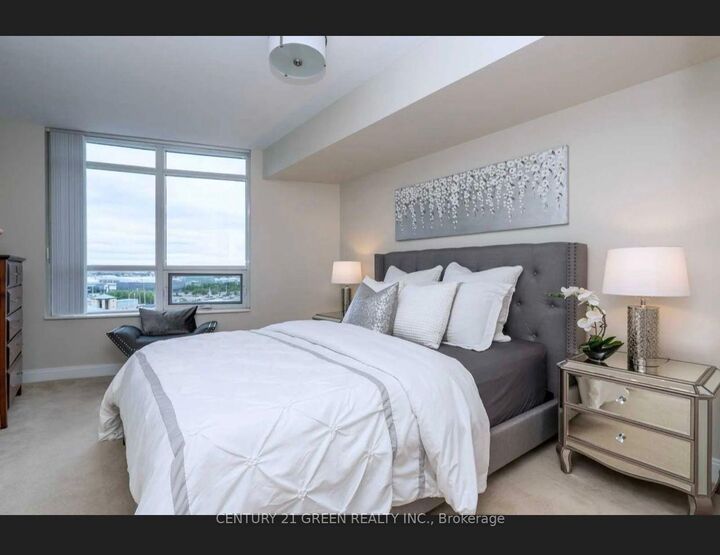 Property Photo:  330 Burnhamthorpe Road W 1006  ON L5B 0E1 