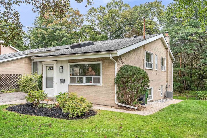 Property Photo:  155 Three Valleys Drive  ON M3A 3C1 