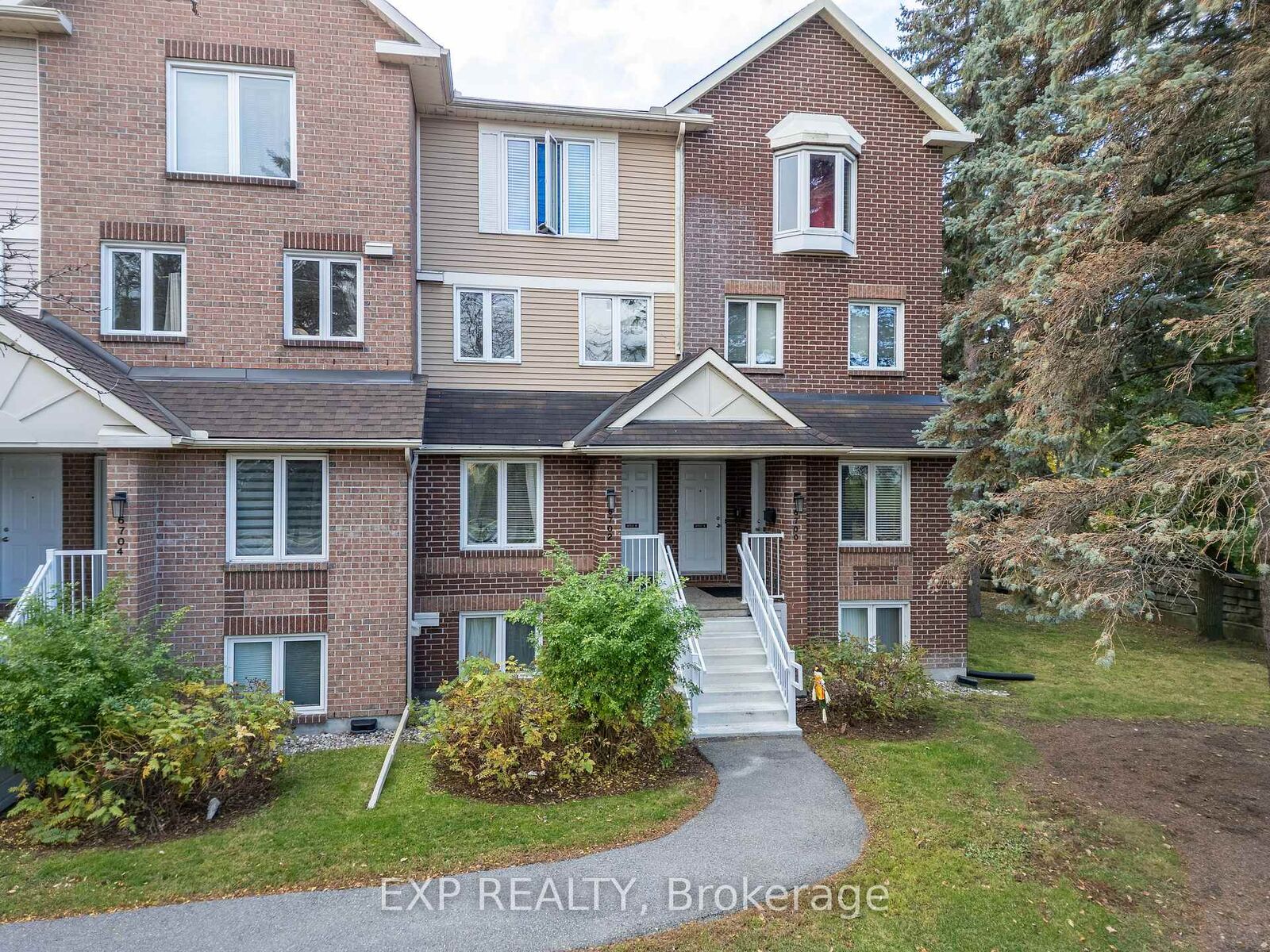 Property Photo: 6702 Jeanne D'Arc Boulevard N B ON K1C 6E9