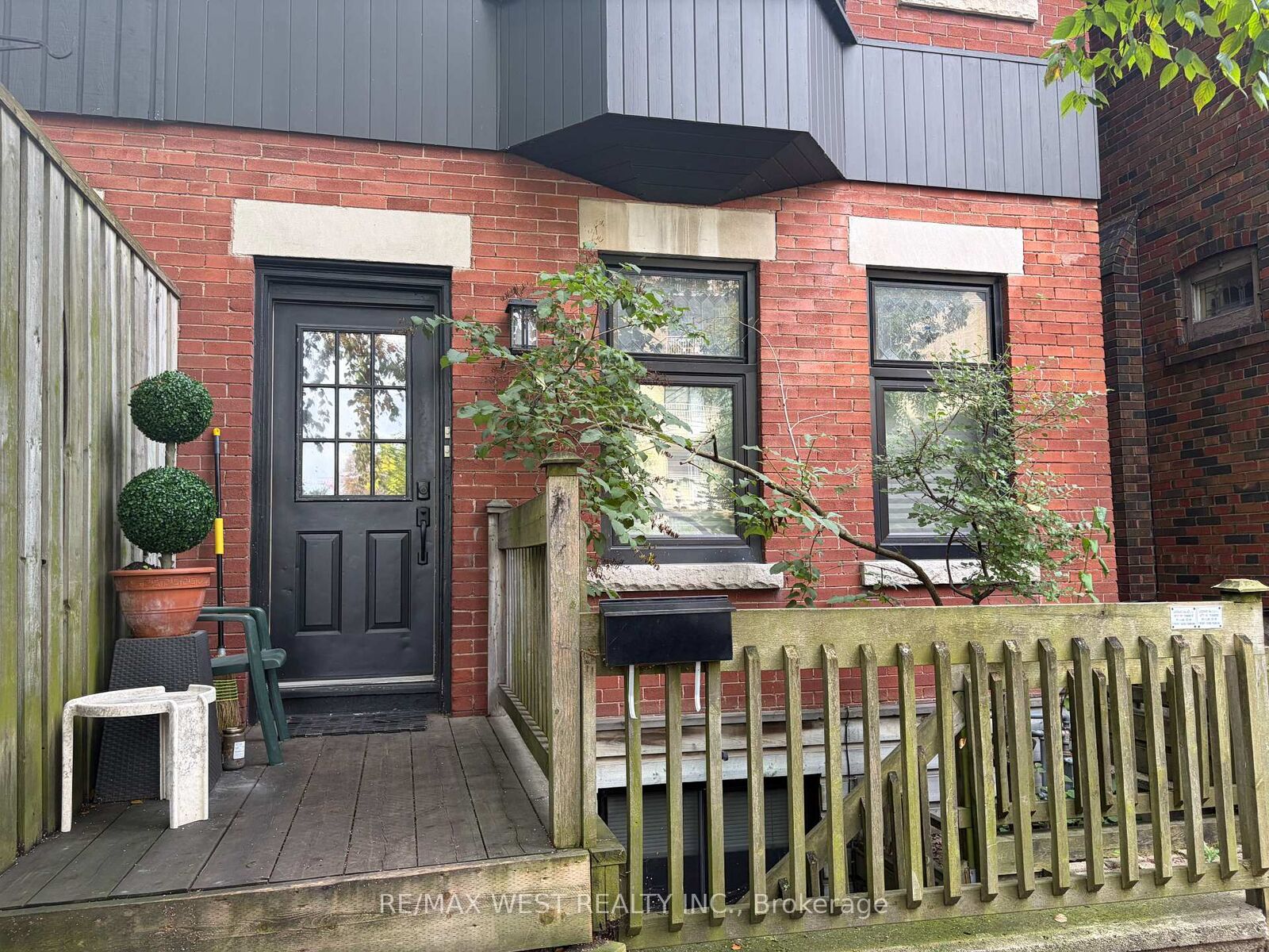 Property Photo:  28 Spencer Avenue Upper  ON M6K 2J6 