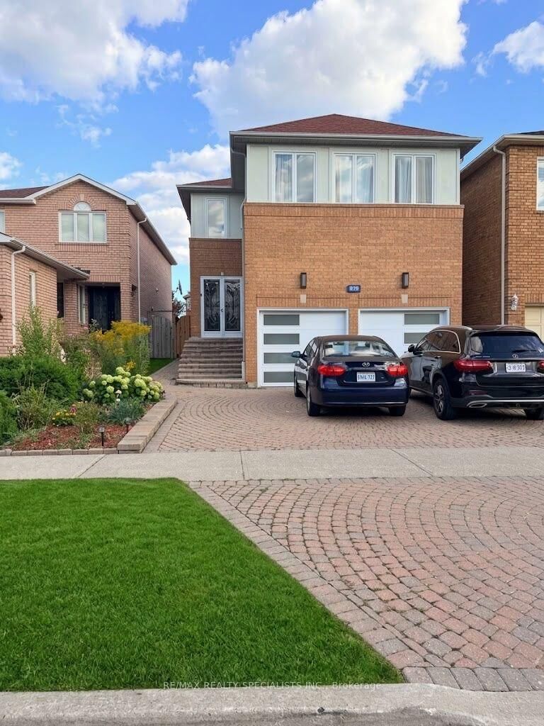 Property Photo: 828 Cardington Street ON L5V 1Z6
