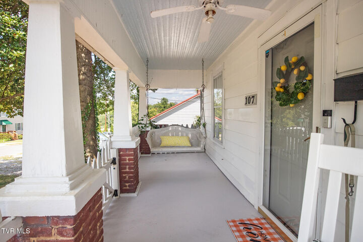 Property Photo: 107 Peachtree Street TN 37604