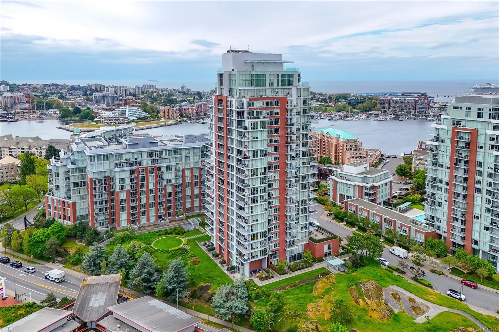 Property Photo:  83 Saghalie Rd #809  BC V9A 0E7 