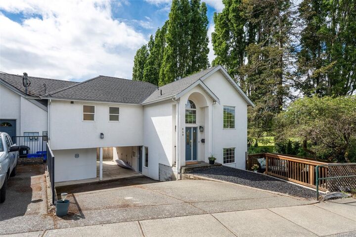 Property Photo:  840 Tillicum Rd  BC V9A 1Z7 