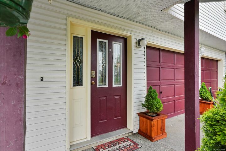 Property Photo:  877 Admirals Rd  BC V9A 2P1 