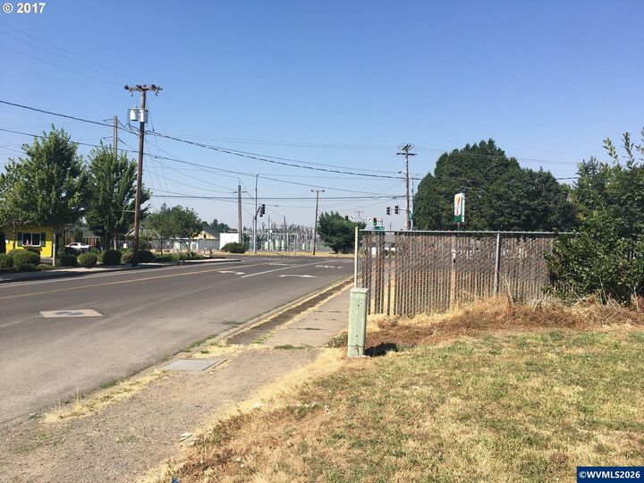 Property Photo:  3835 River Rd  OR 97404 