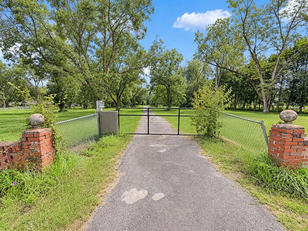 Property Photo:  2220 Liberty Expy  GA 31705 