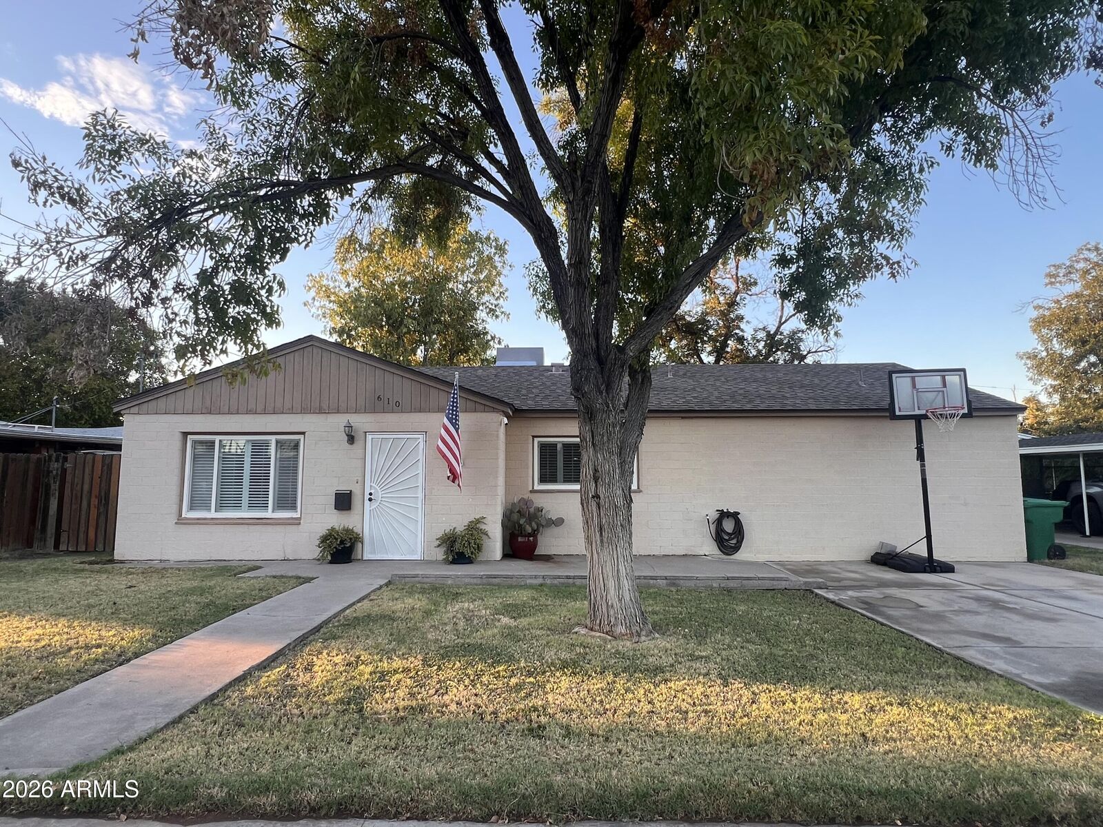 Property Photo: 610 E 1st Place AZ 85203