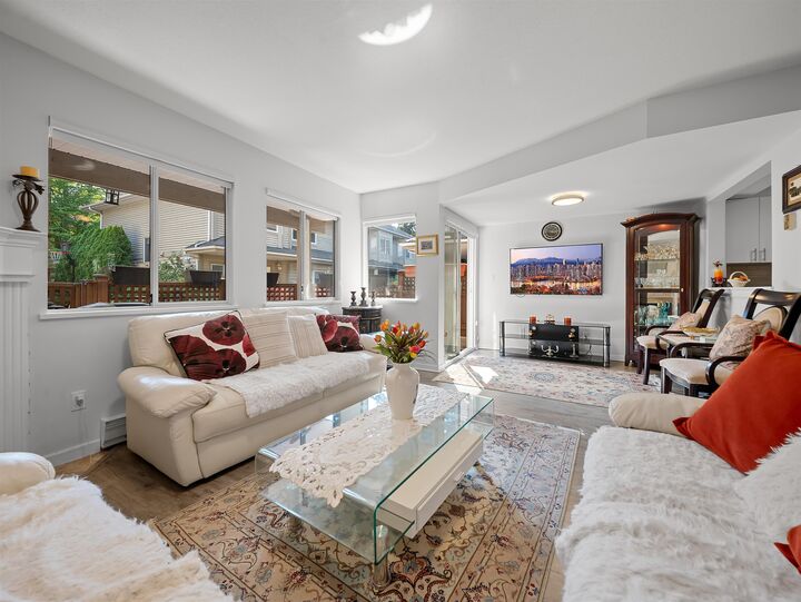 Property Photo:  815 Tobruck Avenue 8  BC V7P 1V9 